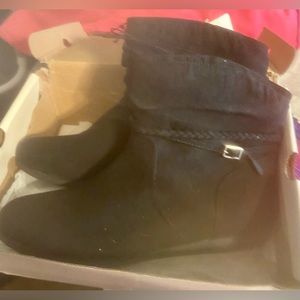 New with tags womens size 11 black ankle boots.